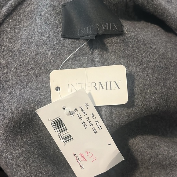 NWT Intermix Grant plaid coat. Size petite - Picture 3 of 6